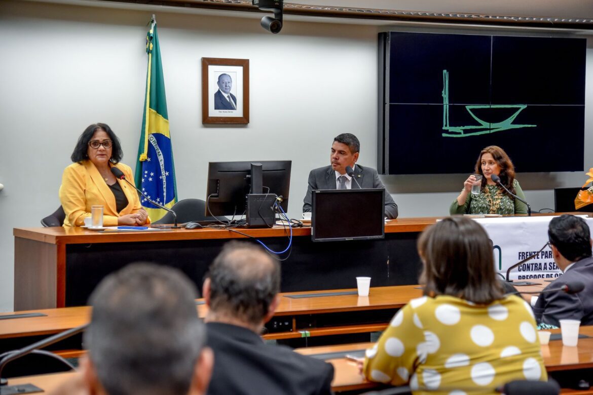 Frente criada por Messias Donato debate a sexualização precoce na Câmara