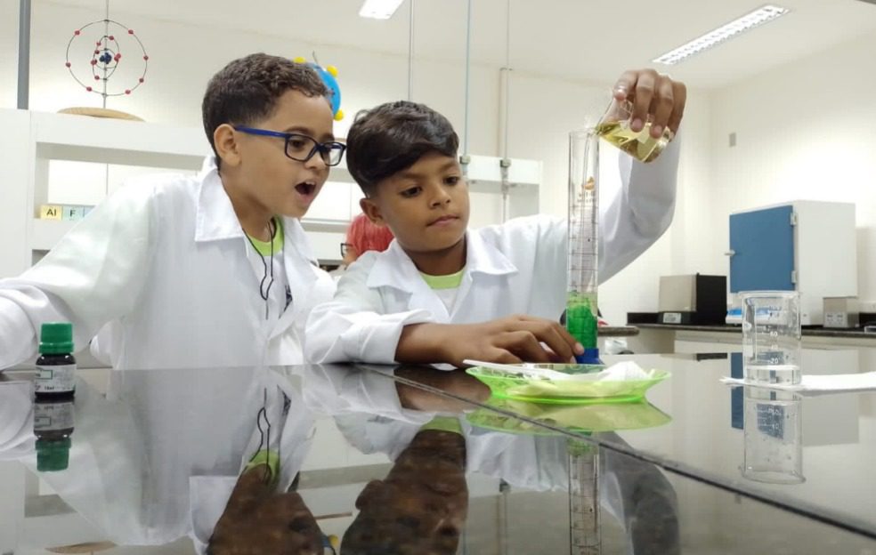 Alunos da Emef Manoel Mello participam de projeto de iniciação científica no Ifes de Cariacica