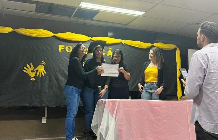 Inclusão: 70 servidores da Assistência Social concluem formação em Libras