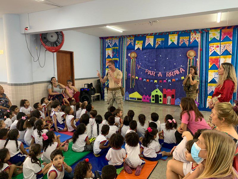 Projeto patrulha canina promove palestra para crianças da capital sobre educação