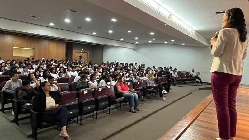 Palestra Educativa Aborda Abuso e Exploração Sexual para Estudantes