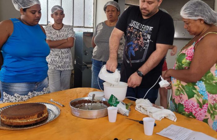 Aprender e Conectar: Oficina de Bolos como Oportunidade para Relações Afetuosas