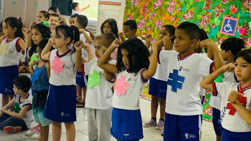 Aprendizado Significativo: Crianças se Encantam com Música e Sensibilidade na Educação.