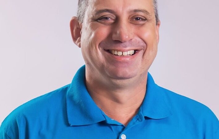 Prefeito Davi ramos assina Projeto de Lei para reajuste salarial de servidores em Vila Valério