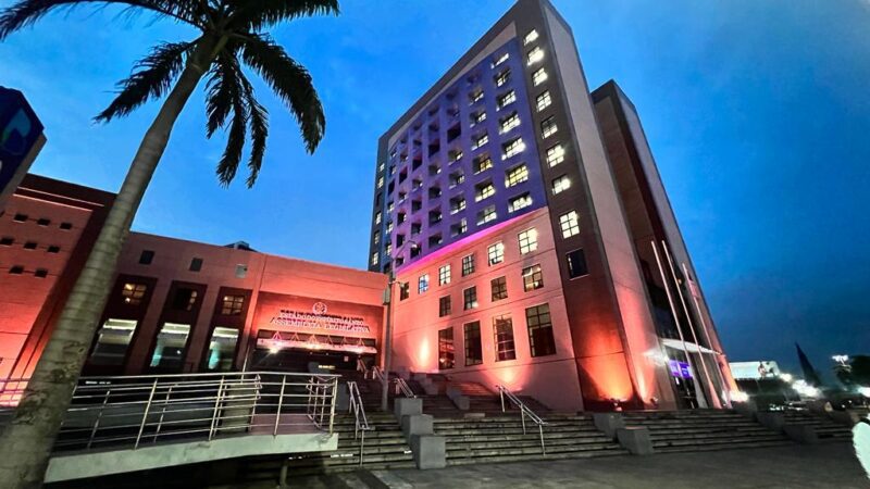 A Assembleia Legislativa abraça a causa da conscientização e combate ao câncer de mama
