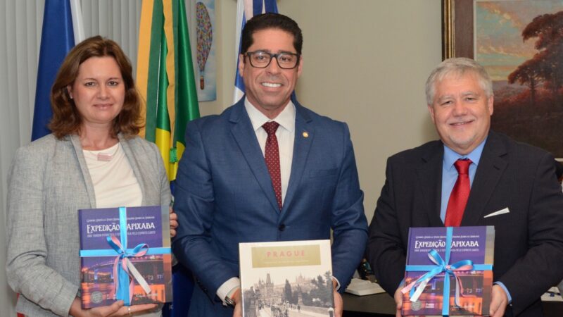 Fortalecendo Vínculos Internacionais: Presidente da Assembleia Brasileira Encontra-se com Delegação da República Tcheca