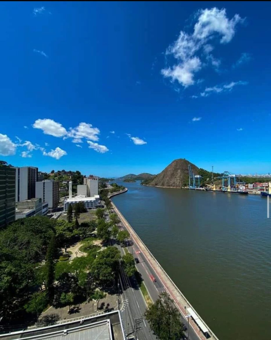 Vitória Brilha: Líder Estadual como Melhor Capital para Investimentos Empresariais