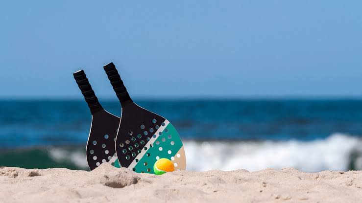 Sucesso nas Areias: Torneio de Beach Tennis Atrai 300 Duplas à Arena de Verão