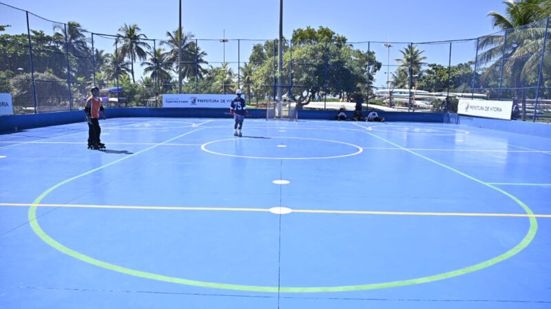 Novo espaço esportivo: Pazolini inaugura quadra para hóquei e patinação