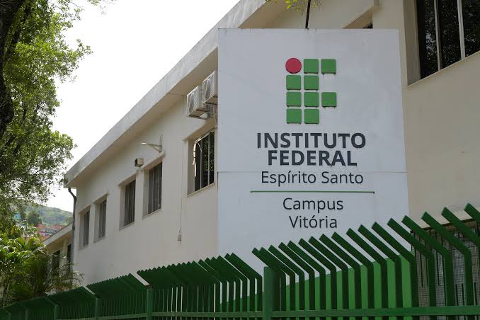 IFES disponibiliza mais de mil vagas em cursos técnicos gratuitos; saiba como participar