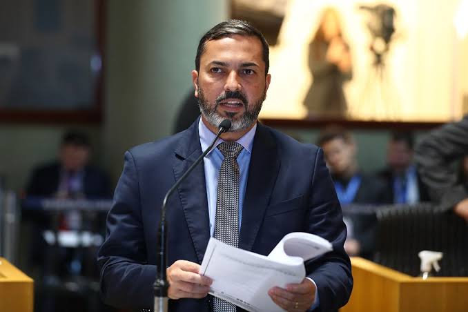 Projeto de Lei de Tyago Hoffmann Propõe Multa para Uso de Arma em Crimes