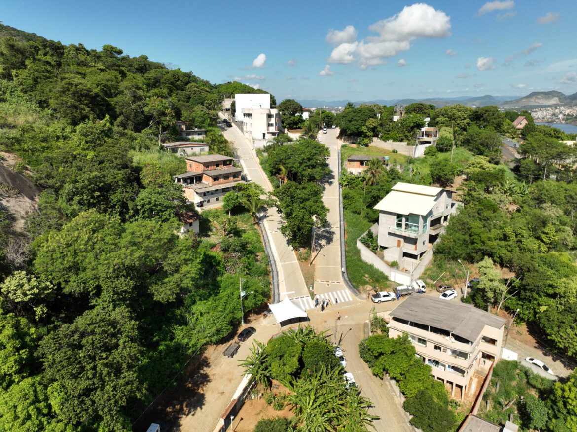 Pazolini inaugura urbanização das ruas Flor do Campo e dos Ipês, no bairro Universitário