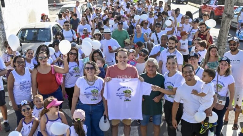 Pazolini participa de caminhada da Paz do Cmei Rubem Braga: integração e valores familiares