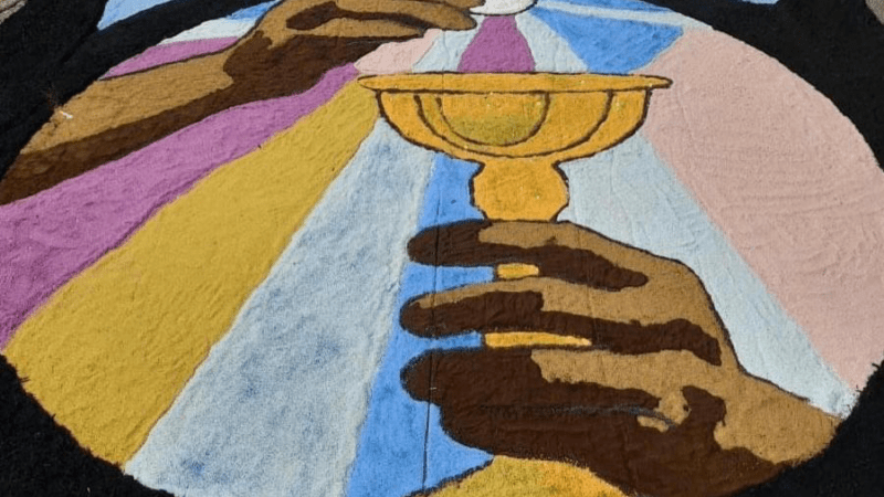 Serra Celebra Corpus Christi com Banda Rosa de Saron e Tapete de 1,4 km