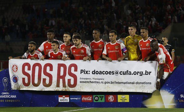 Internacional lança campanha comovente e entra em campo com uniforme sujo de lama em prol das vítimas do RS
