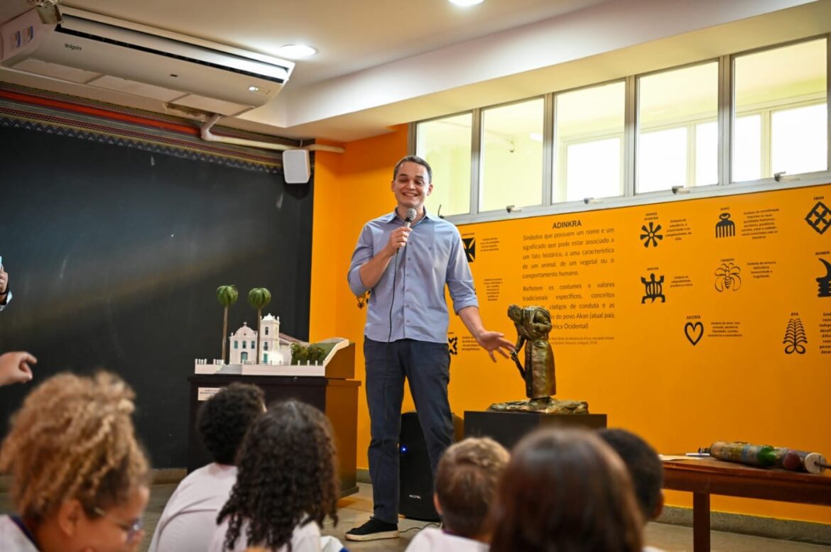 Homenagem de Pazolini a Dona Domingas no Dia do Trabalho