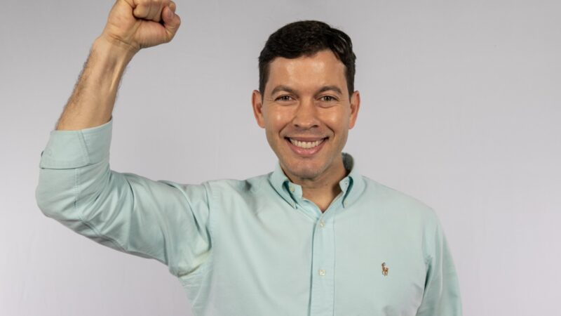 Arnaldinho lidera pesquisa e pode vencer no primeiro turno em Vila Velha