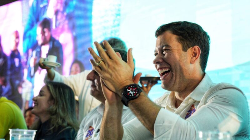 Arnaldinho Borgo Oficializa Pré-Candidatura à Reeleição em Evento Lotado em Vila Velha