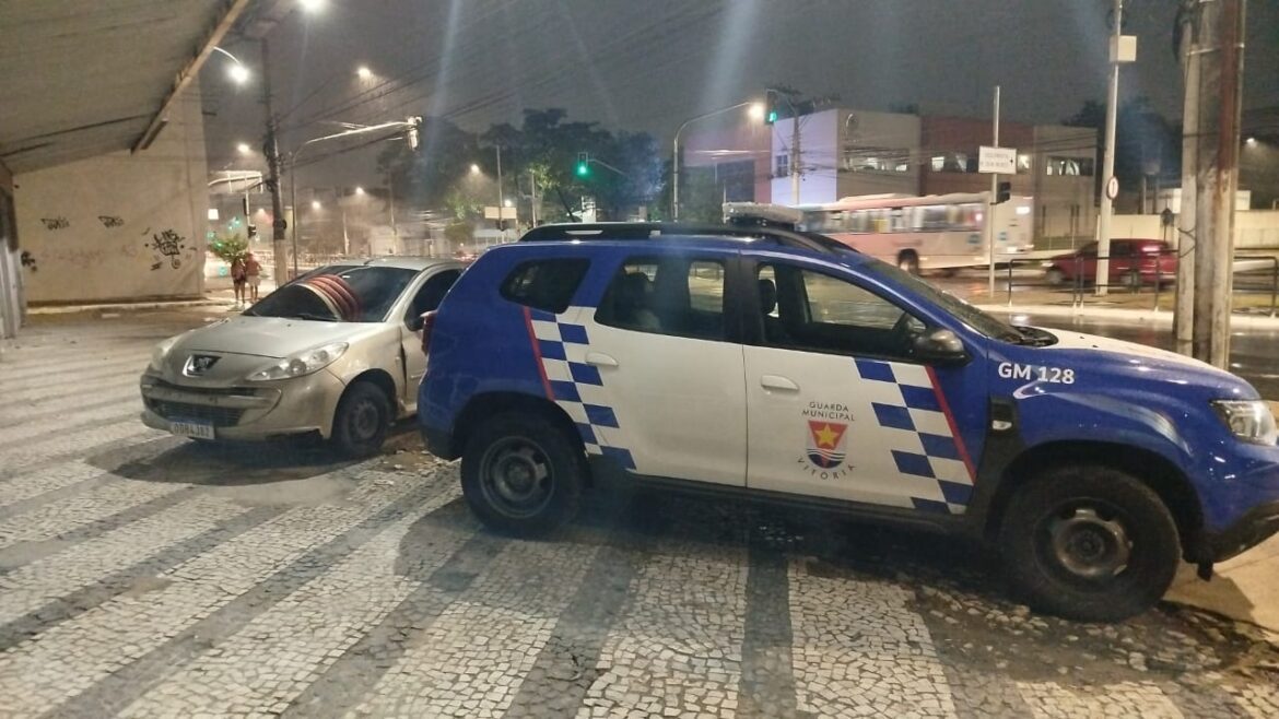 Guarda Municipal de Vitória realiza prisão de assaltantes e recupera carro de motorista de aplicativo