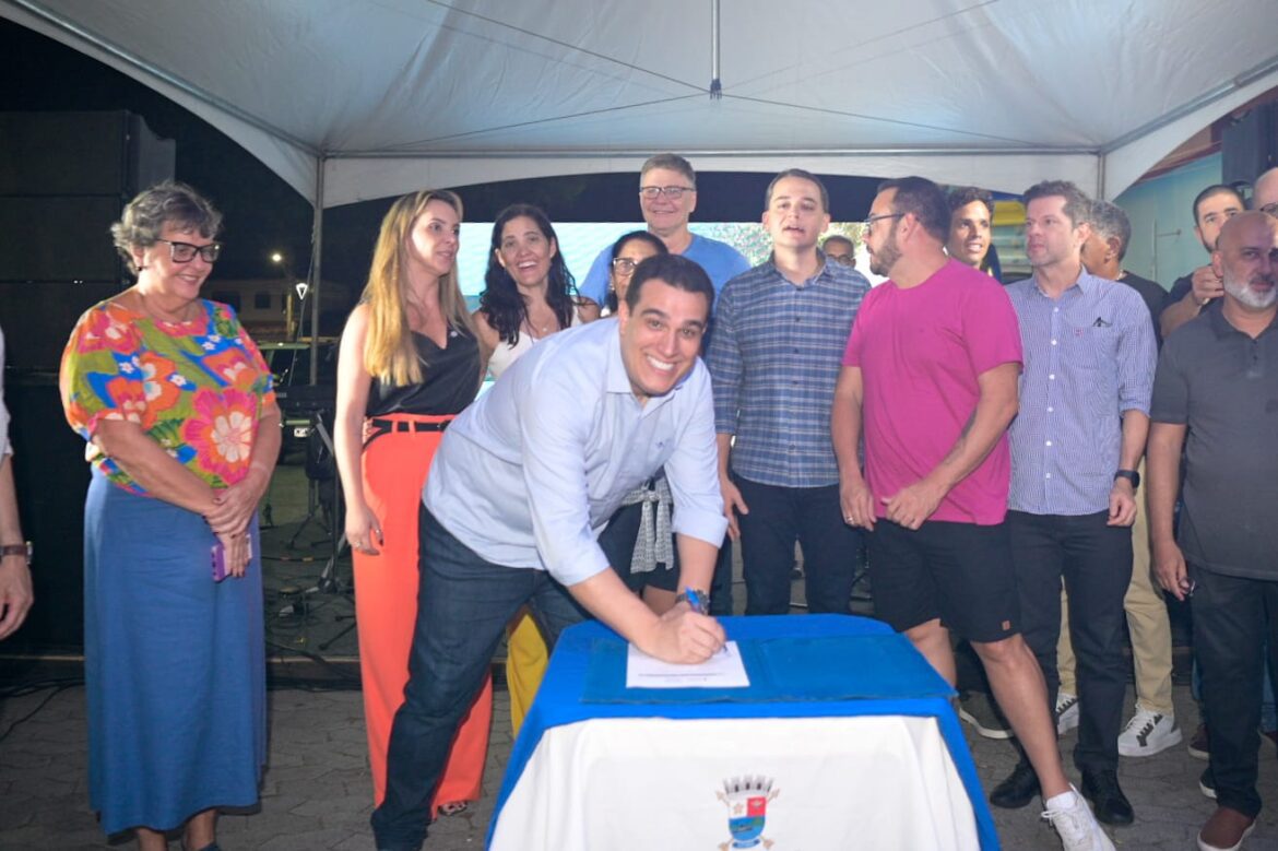 Reurbanização da Praça Therezinha Grecchi, no Bairro República, tem ordem de serviço assinada por Pazolini