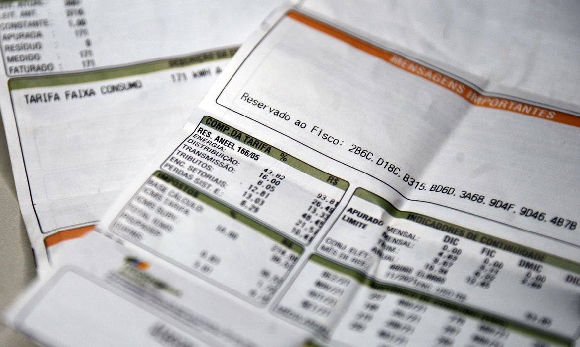 Conta de energia mais cara em maio, diz Aneel