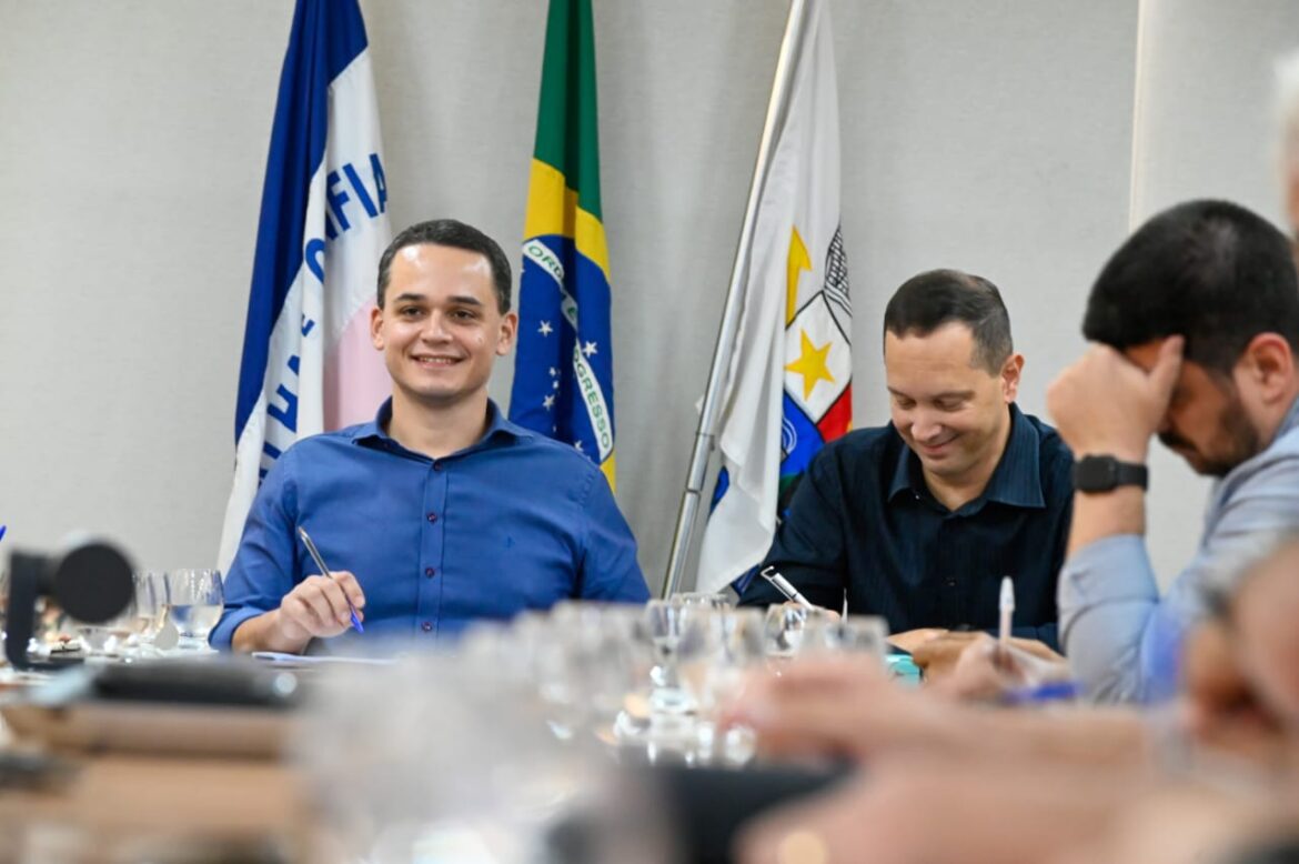 Pazolini recebe líderes comunitários e planeja ações para bairros da capital