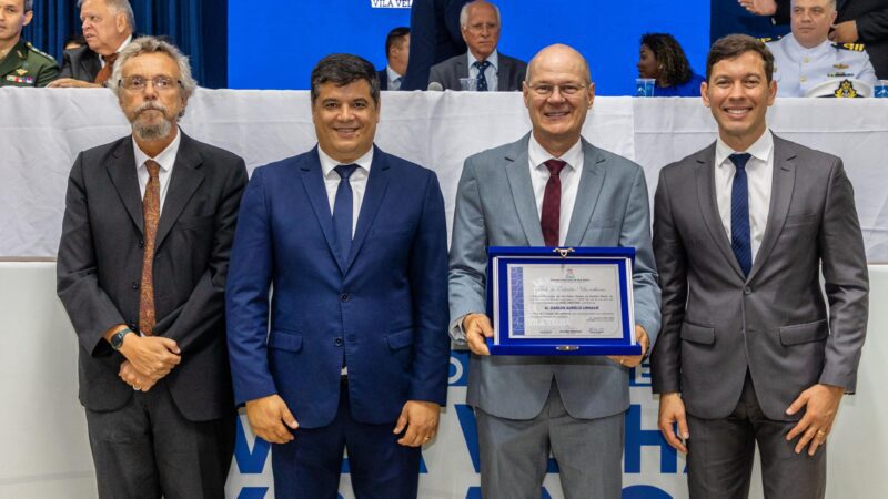 Vila Velha homenageia personalidades em solenidade pelos 490 anos do município