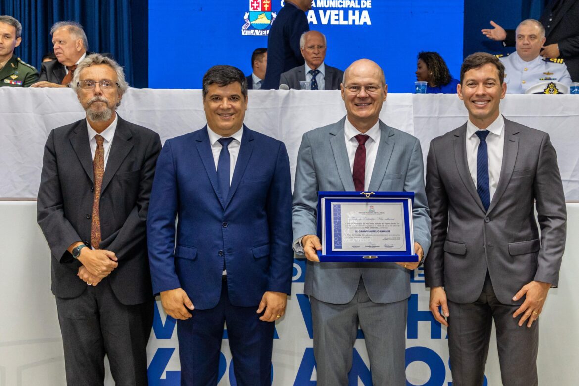 Vila Velha homenageia personalidades em solenidade pelos 490 anos do município