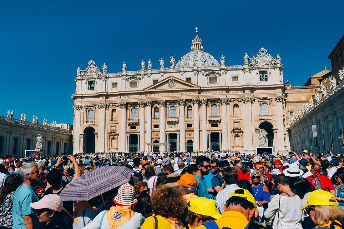 Fumaça branca: cardeais decidiram quem será o novo Papa