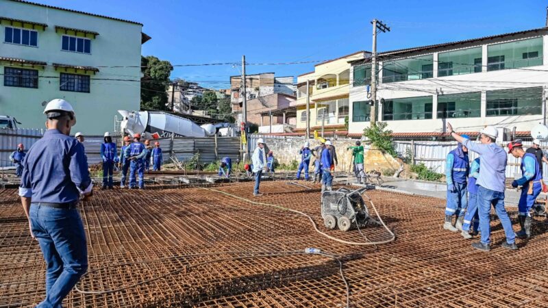 Pazolini acompanha concretagem do reservatório e contenção de Santa Teresa e obras de macrodrenagem na Grande Santo Antônio avançam