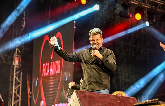 Segunda noite da Festa de São Pedro reúne mais de 40 mil pessoas na Praça do Papa