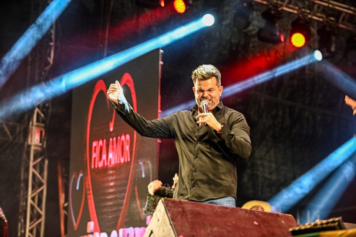 Segunda noite da Festa de São Pedro reúne mais de 40 mil pessoas na Praça do Papa