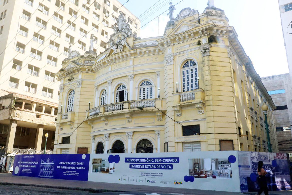 Theatro Carlos Gomes entra na fase final de restauração e resgata cor original