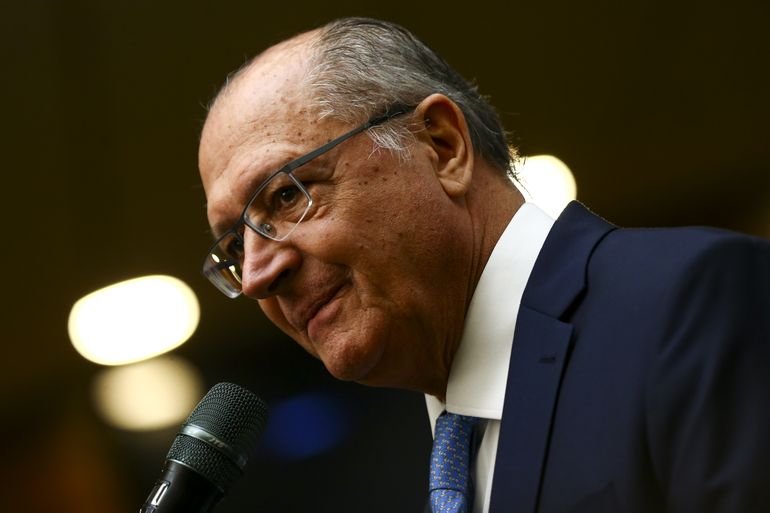 Tarifaço de Trump: Brasil publicará até terça (15) decreto de reciprocidade