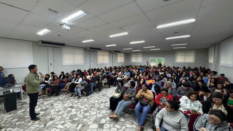 Assistentes de Educação participam de formação sobre estratégias para alunos com TEA