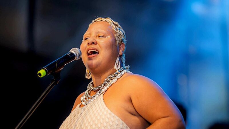 Cantora capixaba Ada Koffi leva músicas de raízes afro-brasileiras para o Festival Movimento Cidade, em Vila Velha