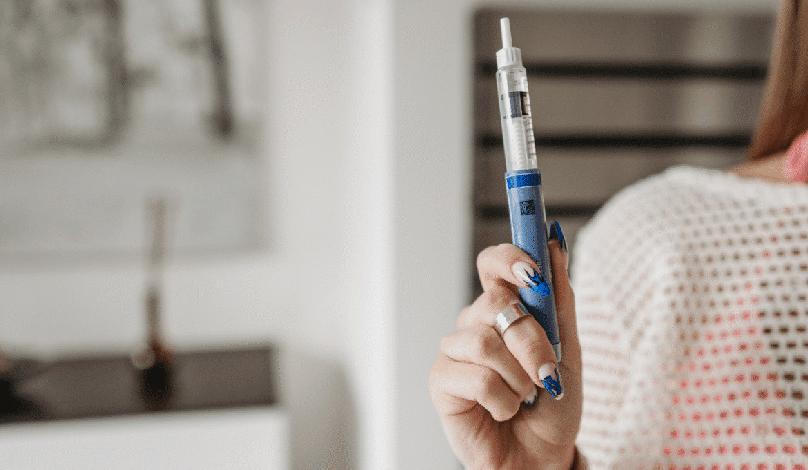 Chegam às farmácias as primeiras canetas nacionais para tratamento de obesidade e diabetes