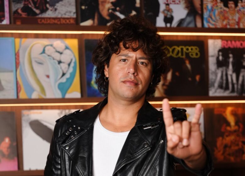 Cadu Caruzo, cover oficial de Cazuza, celebra 10 anos de carreira com show especial em Vitória