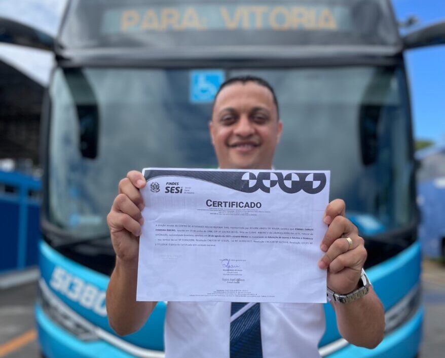 Motorista da Águia Branca realiza sonho de concluir os estudos por meio do Projeto Evoluir