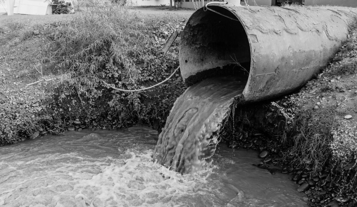 Mais de 350 mil imóveis no ES têm rede de esgoto, mas não fazem ligação