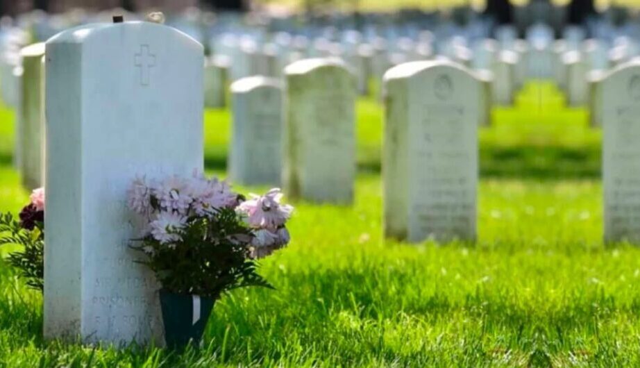 Cemitérios de Vitória acolhem visitantes no Dia de Finados