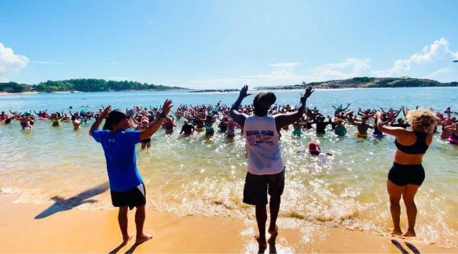 Município oferece 150 vagas para aulas de hidroginástica na Praia da Costa