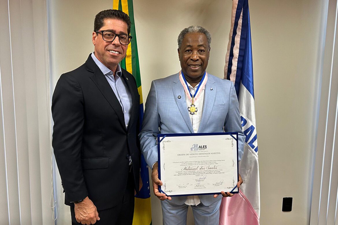 Especialista em história africana recebe Comenda Domingos Martins