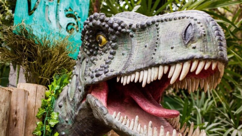 Vila dos dinossauros e fonte interativa: veja atrações de férias fora das praias no ES