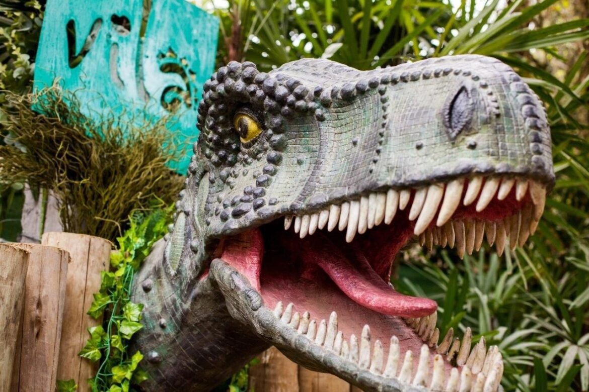 Vila dos dinossauros e fonte interativa: veja atrações de férias fora das praias no ES