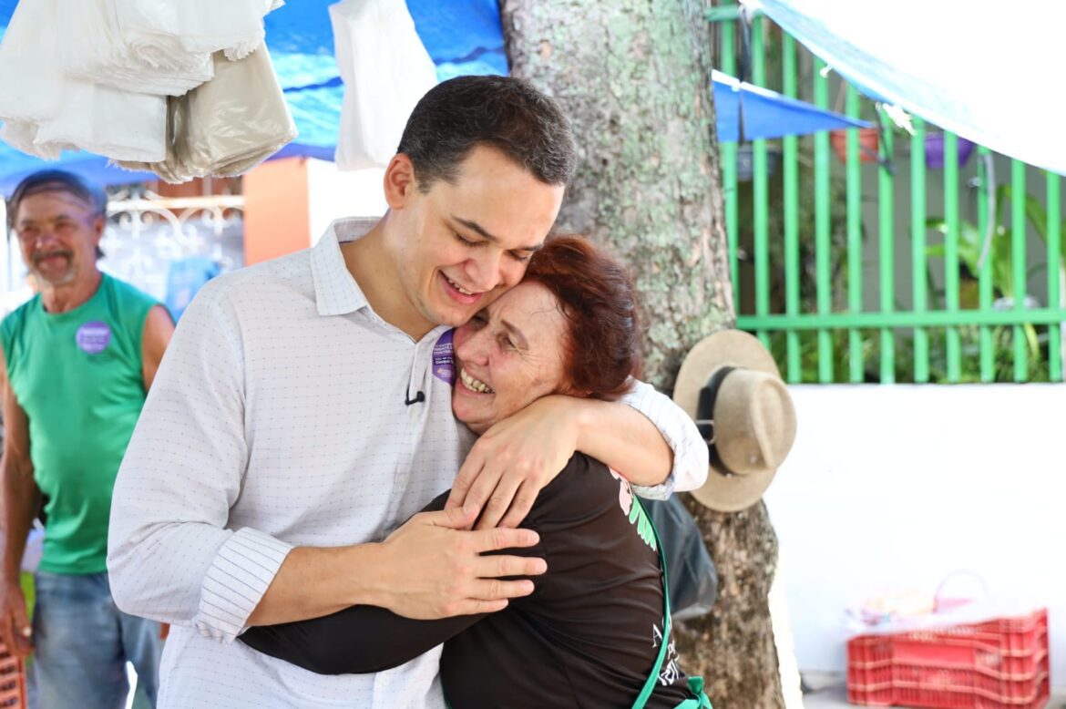 Gestão Pazolini leva ações de proteção às mulheres para a feira do Bairro República