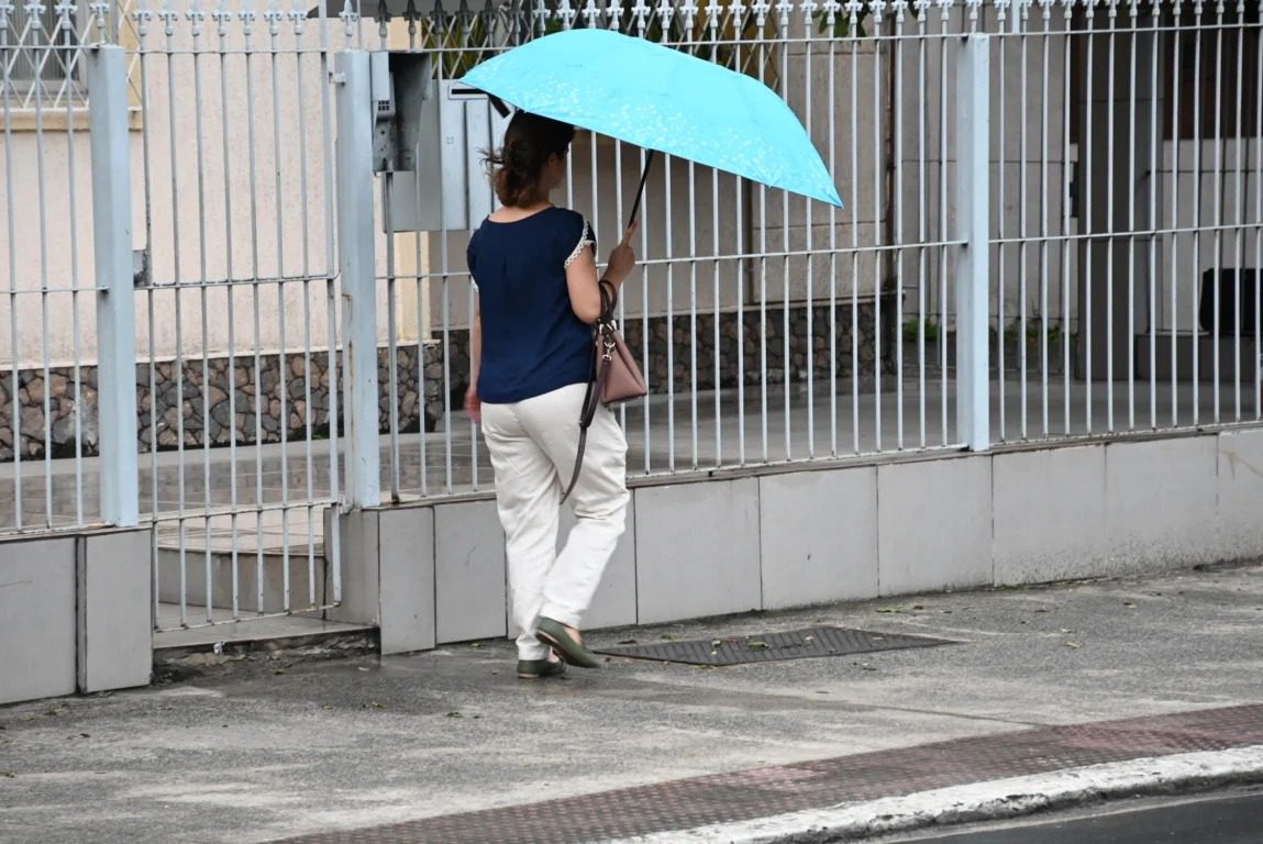 Alerta do Inmet prevê chuvas e ventos intensos no ES; veja lista de cidades