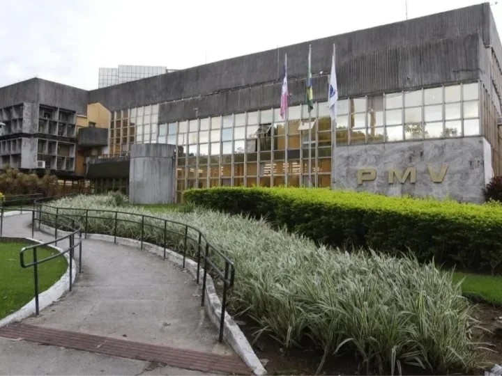 Novo concurso em Vitória oferece 16 vagas e salários de R$ 7,5 mil