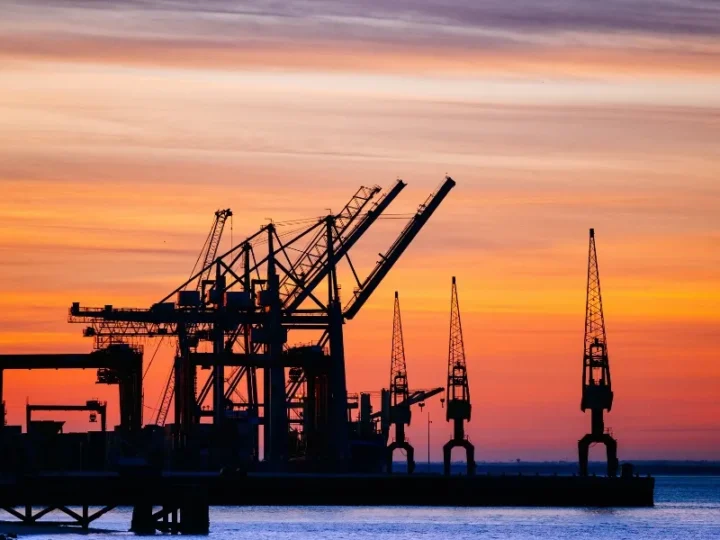 Vagas no petróleo no ES chamam atenção por salários que chegam a R$ 40 mil