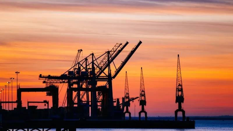 Vagas no petróleo no ES chamam atenção por salários que chegam a R$ 40 mil